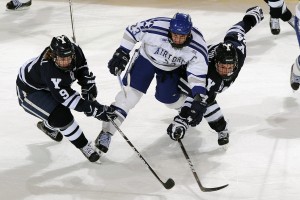 半岛体育更新-蒂姆回归赛场，连败首场状态亮眼，SKT观众沸腾！