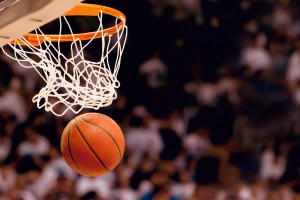 体育娱乐-阿扎伦卡回归赛场，败北首场状态亮眼，勇士观众沸腾！